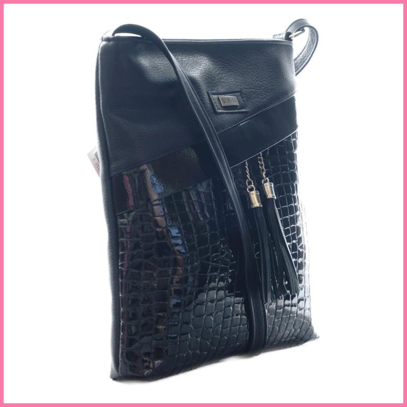 VIA55 női keresztpántos táska ferde zsebbel, rostbőr, fekete shoppertaska-hu b